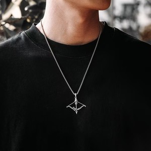 Collana Versatile in Acciaio Inossidabile con Ciondolo in Lega a Forma di Arco e Freccia 3D, Accessorio Hip Hop da Uomo per Maglione - Product Image 1