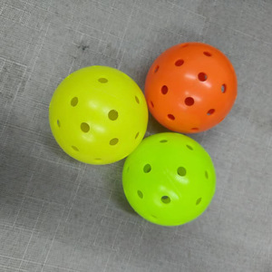 Pelotas de Pickleball Rotomoldeadas con 40 Orificios, Duraderas, para Entrenamiento al Aire Libre, Competición Profesional, Moldeadas en una Sola Pieza, Material TPE - Product Image 5