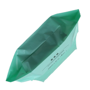 Bolsas de polietileno verdes impermeables y duraderas para envíos de comercio electrónico, con impresión personalizada y doble cinta autoadhesiva. - Product Image 1