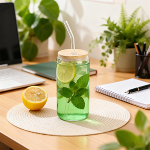 Bouteille à boisson en verre transparent en forme de canette de café de haute qualité, directement de l'usine CnGlass, avec couvercle en bambou et paille - Product Image 2