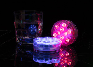 Lampe LED de plongée télécommandée, lampe de piscine RGB multicolore, lampe sous-marine créative, rechargeable par USB, lampe étanche pour aquarium - Product Image 1