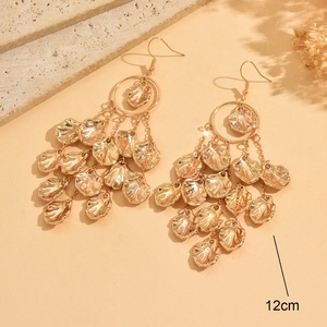 Nouvelle Arrivée <span class=keywords><strong>Boucles</strong></span> <span class=keywords><strong>d</strong></span>'<span class=keywords><strong>Oreilles</strong></span> Pendantes Exagérées en Alliage de Fer Plaqué Or avec Coquille et Long Pompon <span class=keywords><strong>pour</strong></span> Femme, Idéales <span class=keywords><strong>pour</strong></span> l'Été - Product Image 5