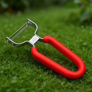 Pelapatate Lacor in acciaio inox con manico rosso per sbucciare frutta e verdura - Product Image 3