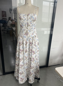 2025 verano moda mujer transfronteriza nuevo francés sin mangas estampado plisado vestido sin tirantes Sexy gasa Natural - Product Image 6