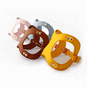 <span class=keywords><strong>Harnais</strong></span> réglable <span class=keywords><strong>anti</strong></span>-évasion pour chat collier luxueux en cuir pour animaux de compagnie sangle de poitrine collier de chat <span class=keywords><strong>harnais</strong></span> laisse pour chiens - Product Image 1