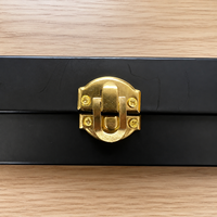 Luxuriöse Geschenkbox mit Magnetverschluss und individuellem Logo-Prägedruck aus recycelten Materialien für Schuhe und Kleidung