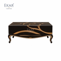 Table basse monolithique en bois veiné doré |   Laque noire de luxe &amp;   Table de présentation avec incrustations dorées - EKAR FURNITURE