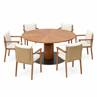 Ensemble de table à manger mobile moderne et minimaliste en teck massif pour l'extérieur, avec chaises tressées, idéal pour les cours, les maisons d'hôtes, les hôtels, les terrasses extérieures et les parcs.