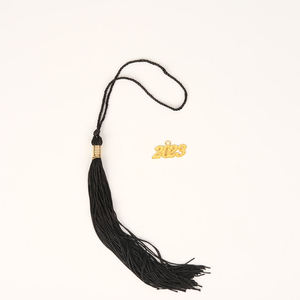 Uniformes Escolares Rojos Brillantes al por Mayor para Niños, Birretes y Togas <span class=keywords><strong>de</strong></span> Graduación para Niños, Birretes y Togas <span class=keywords><strong>de</strong></span> Preescolar para Niños <span class=keywords><strong>de</strong></span> Jardín <span class=keywords><strong>de</strong></span> Infancia - Product Image 5