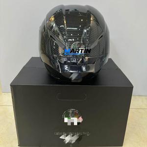 <span class=keywords><strong>Casco</strong></span> de Motocicleta de Fibra de Carbono con Alerón Grande en <span class=keywords><strong>Negro</strong></span> Brillante para Hombres y Mujeres, <span class=keywords><strong>Casco</strong></span> de Seguridad para Todas las Estaciones para Conductores, Compatible con <span class=keywords><strong>AGV</strong></span> Pista - Product Image 1