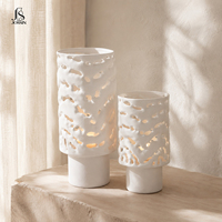 Vase à fleurs décoratif en céramique Jossin avec design organique perforé pour bougie, table nordique et décoration intérieure