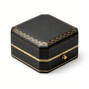 กล่องใส่ต่างหูแบบบูติก กล่องของขวัญเครื่องประดับหนังเทียมแบบมีบานพับ พร้อมแผ่นกำมะหยี่ด้านใน รับทำโลโก้ตามสั่ง สำหรับแบรนด์เครื่องประดับ บรรจุภัณฑ์เพื่อการจัดวางสินค้า รับผลิตแบบ OEM - Product Image 6