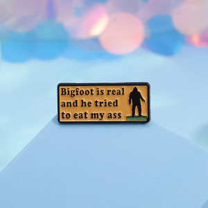 Nouvel arrivage : Lot de pin's émaillés Bigfoot amusants avec citation sarcaste 'Bigfoot est réel' pour la décoration de sacs à <span class=keywords><strong>dos</strong></span> et de vestes - Product Image 3