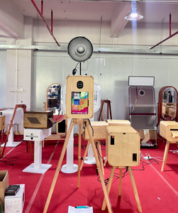 Photomaton de mariage en bois de style vintage avec haut-parleur Marshall, équipement de qualité professionnelle pour selfies événementiels et impression instantanée - Product Image 6