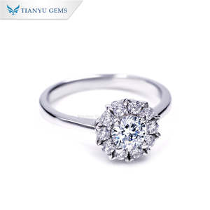 Anillo de Moissanita Plateada con Halo Tianyu, Joyería Nupcial de Lujo para Compromiso y Ceremonias de Boda - Product Image 2