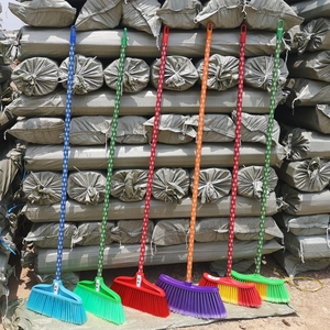 Moderna <span class=keywords><strong>scopa</strong></span> in plastica morbida per uso domestico con paletta in legno da 120cm e mocio portatile prodotto da una <span class=keywords><strong>scopa</strong></span> dolce - Product Image 4