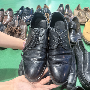 Chaussures d'occasion <span class=keywords><strong>en</strong></span> vrac, lots de chaussures usagées, <span class=keywords><strong>vente</strong></span> au Kenya, balles de chaussures usagées mixtes - Product Image 3