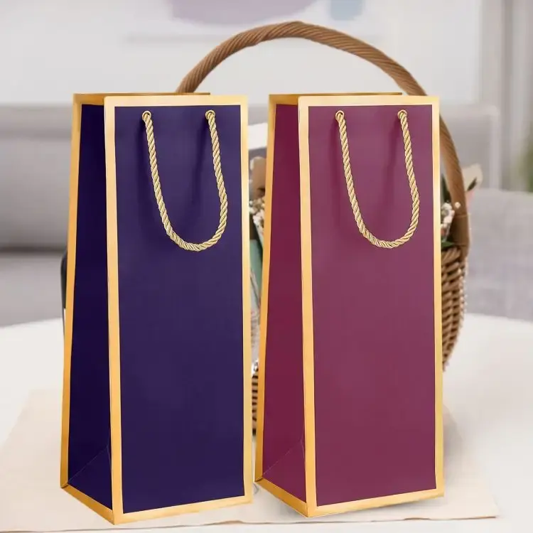 Fabrik Direkt verkauf hochwertige benutzer definierte Logo gedruckt Design Luxus Geschenk verpackung Kraft papier Wein beutel mit Griffen