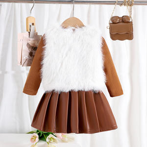 Vêtements pour enfants en bas âge, automne-hiver, vente en gros, haut à rayures, manteau en fourrure à nœud, <span class=keywords><strong>jupe</strong></span> en <span class=keywords><strong>cuir</strong></span> plissée, ensemble de 3 pièces pour petites filles - Product Image 3