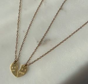 Inspire Jewelry Acier inoxydable plaqué or MEILLEURS AMIS Ternish Free Gold Silver Rose-Gold Set of two half heart Word Necklace - Product Image 1