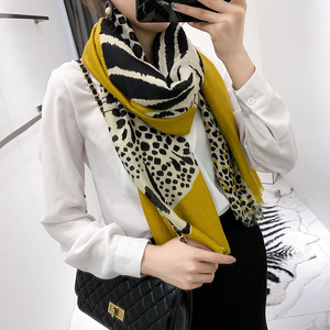 Sciarpa Lunga di Lusso per Donna con Design Multi-Stampato, Scialle Lungo, Hijab Molto Morbido al Tatto, Sciarpe Lunghe per Signora - Product Image 5