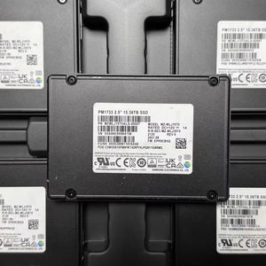 Disque SSD d'entreprise GUIXING, utilisé, MZWLJ15THALA-00007 PM1733 U.2 15.36T SATA 6 Gbps SSD - Product Image 1