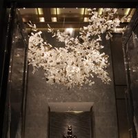 Lustre moderne de luxe à lumière blanche chaude pour hôtel, personnalisation professionnelle, lustres en acrylique sur mesure