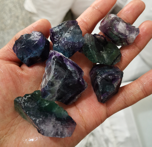 Vendita calda naturale di cristalli di Fluorite ruvida-<span class=keywords><strong>arcobaleno</strong></span>/viola/blu/<span class=keywords><strong>verde</strong></span> Fluorite grezza pietra grezza, ideale per la collezione e la decorazione - Product Image 6