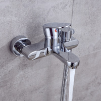 Robinet de salle de bain à trois sorties en alliage de zinc chromé poli, double poignée, montage mural dissimulé, douchette, cartouche céramique, doux