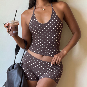 Ensemble deux pièces Y2K pour femmes, haut court à col licou imprimé à pois et short moulant, tenue de sport décontractée streetwear, vente en gros - Product Image 1