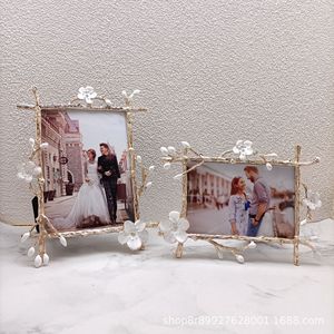 <span class=keywords><strong>Cadre</strong></span> métallique doré de décoration florale de style nordique de 4/6/7/10 pouces pour porte-photos Cartes photographiques pour la décoration de la chambre - Product Image 4