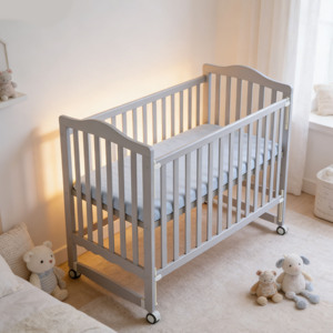 Cuna de madera de pino al por mayor con laterales ajustables y ruedas para bebés de 0 a 3 años, estándares EN71/ASTM - Product Image 3