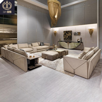 Table basse rectangulaire de luxe standard avec plateau en marbre, base en acier inoxydable, accents en cuir, mobilier moderne italien pour la maison