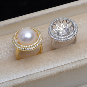 แหวนเงินแท้ S925 ลายดอกไม้บาน ปรับขนาดได้ พร้อมไข่มุก 15-16 มม. รุ่น JG5218 อุปกรณ์ทำเครื่องประดับ พร้อมฐาน - Product Image 1