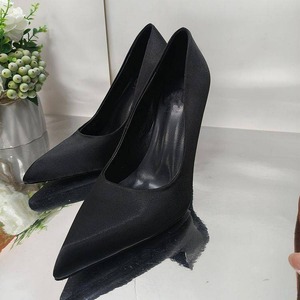 Escarpins sexy pour femmes en satin de qualité supérieure avec talon fin, style professionnel à bout pointu, grande taille, coupe basse pour dames - Product Image 2