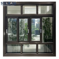 Zeitgenössisches Hausexterior mit Schlankem Aluminium-Drehfenster und Isolierglas für Besseren Innenkomfort
