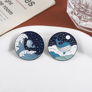 Broche de Baleia Atacado, Emblema de Animal Marinho, Pin de Lapela de Esmalte Macio, Decoração Fofa de Desenho Animado para Estudantes e Casais - Product Image 4