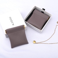 Pochette à bijoux en cuir Pu avec Logo personnalisé 8x8 Cm, sac d'emballage pour Mini bague de montre, pochette en cuir pour cadeau
