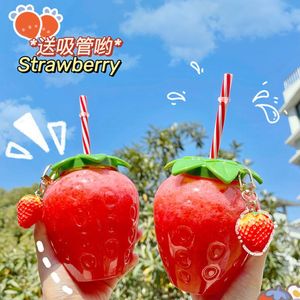 Bouteille d'Eau en Forme <span class=keywords><strong>de</strong></span> <span class=keywords><strong>Fraise</strong></span> Kawaii Populaire 500ml pour Fête, Lait, Thé, Jus <span class=keywords><strong>de</strong></span> Fruits, Boisson Froide d'Été - Product Image 3