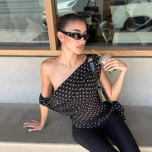 เสื้อครอปไหล่เดียวลายจุด ผ้าชีฟองกึ่งโปร่งแสง โพลีเอสเตอร์ เสื้อผู้หญิงทรงเข้ารูป ซัมเมอร์ 2026 สไตล์ยุโรป - Product Image 1