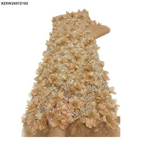 Magnifique tissu en dentelle française brodé de fleurs rouges, avec des paillettes, des perles et des appliques de fleurs 3D, pour robe de mariée