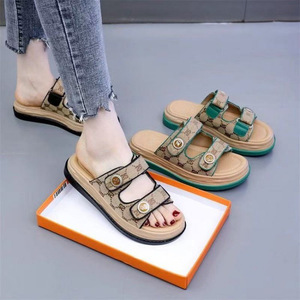 Sandalias planas Retro de marca para mujer, novedad de verano 2025, de cuero genuino con sensación de mierda, medias pantuflas versátiles a la moda para exteriores - Product Image 1