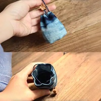 Sachet parfumé artisanal en coton biologique teint à l'indigo, teinture botanique, désodorisant pour armoire, maison et voiture