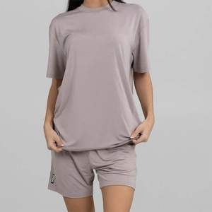 Conjunto de Ropa de Casa para Mujer, Diseño Personalizado OEM/ODM, Color Beige, Camiseta Holgada y Pantalones Cortos, Tela Suave, Ropa Casual para Relajarse y Dormir - Product Image 1