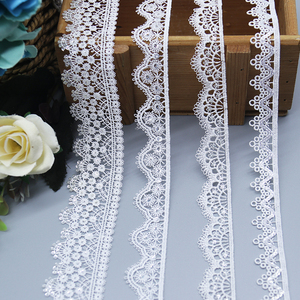 Hot bán tùy chỉnh ren cao cấp <span class=keywords><strong>100</strong></span>% <span class=keywords><strong>polyester</strong></span> <span class=keywords><strong>sequin</strong></span> nước hòa tan ren TRIM cho quần áo - Product Image 1