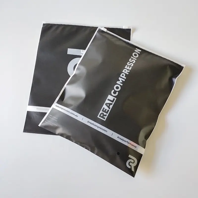 Swimwear के परिधान कपड़े परिधान पैकिंग 100% biodegradable टी शर्ट काले पुनर्नवीनीकरण पीई पैकेजिंग पाली जिपर प्लास्टिक ज़िप ताला बैग
