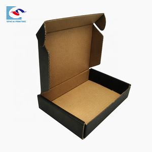 맞춤형 하이 퀄리티 올 블랙 골판지 우편물 포장 상자 양각 및 매트 적층 양말 모피 경쟁력있는 가격 - Product Image 5
