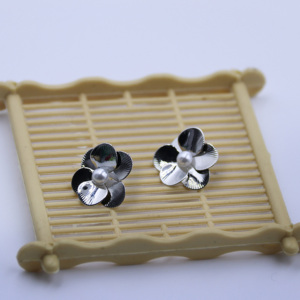 2025 mode à la mode dernières élégantes perles fleurs cuivre boucles d'oreilles personnalisé bijoux fins pour les femmes élégant à la mode idées cadeaux - Product Image 3