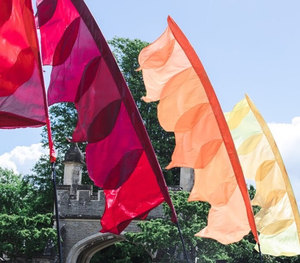 Drapeaux du festival colorés sur <span class=keywords><strong>fond</strong></span> <span class=keywords><strong>de</strong></span> ciel bleu clair drapeau du festival d'été - Product Image 6