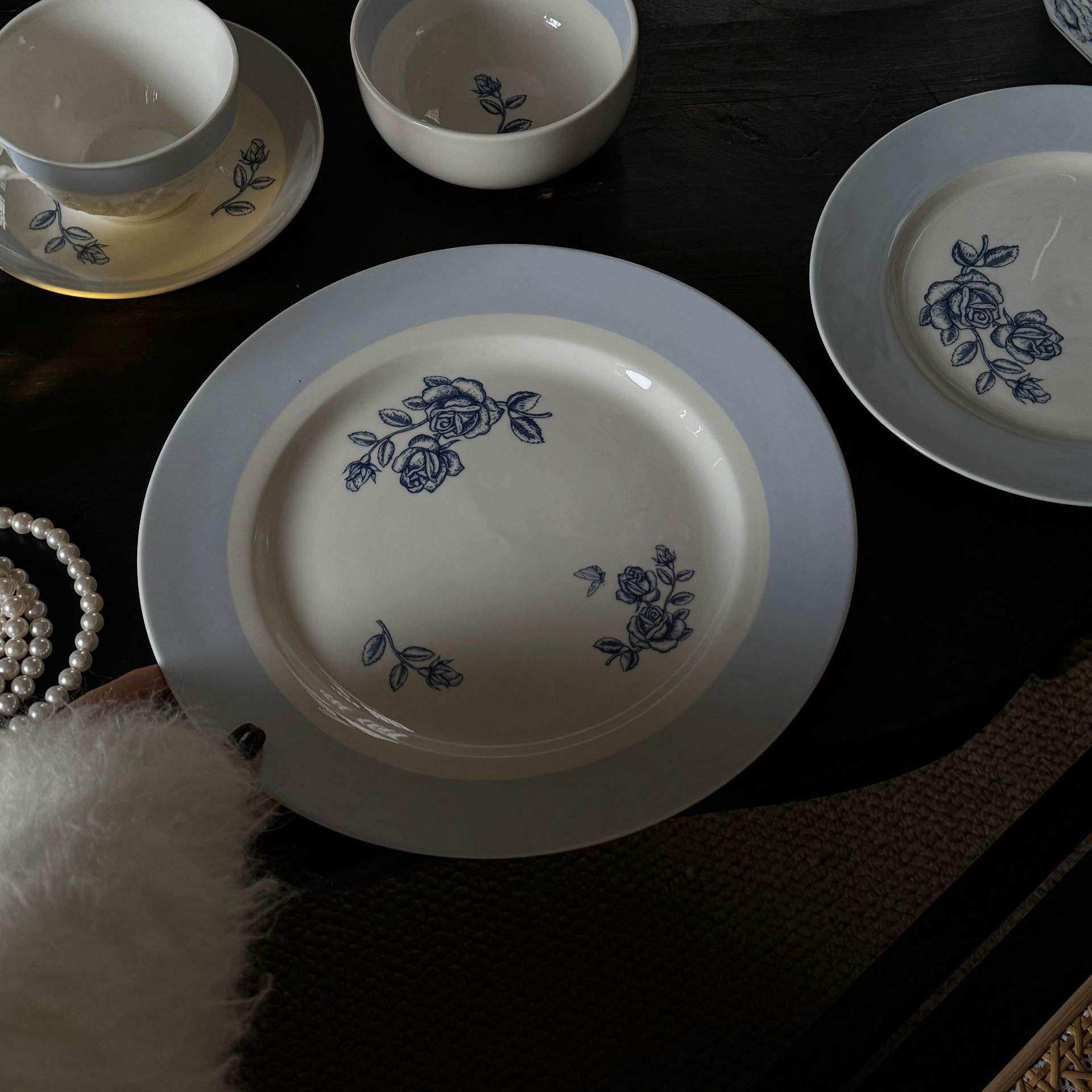 Summer milk blue flower plate, 10 inches